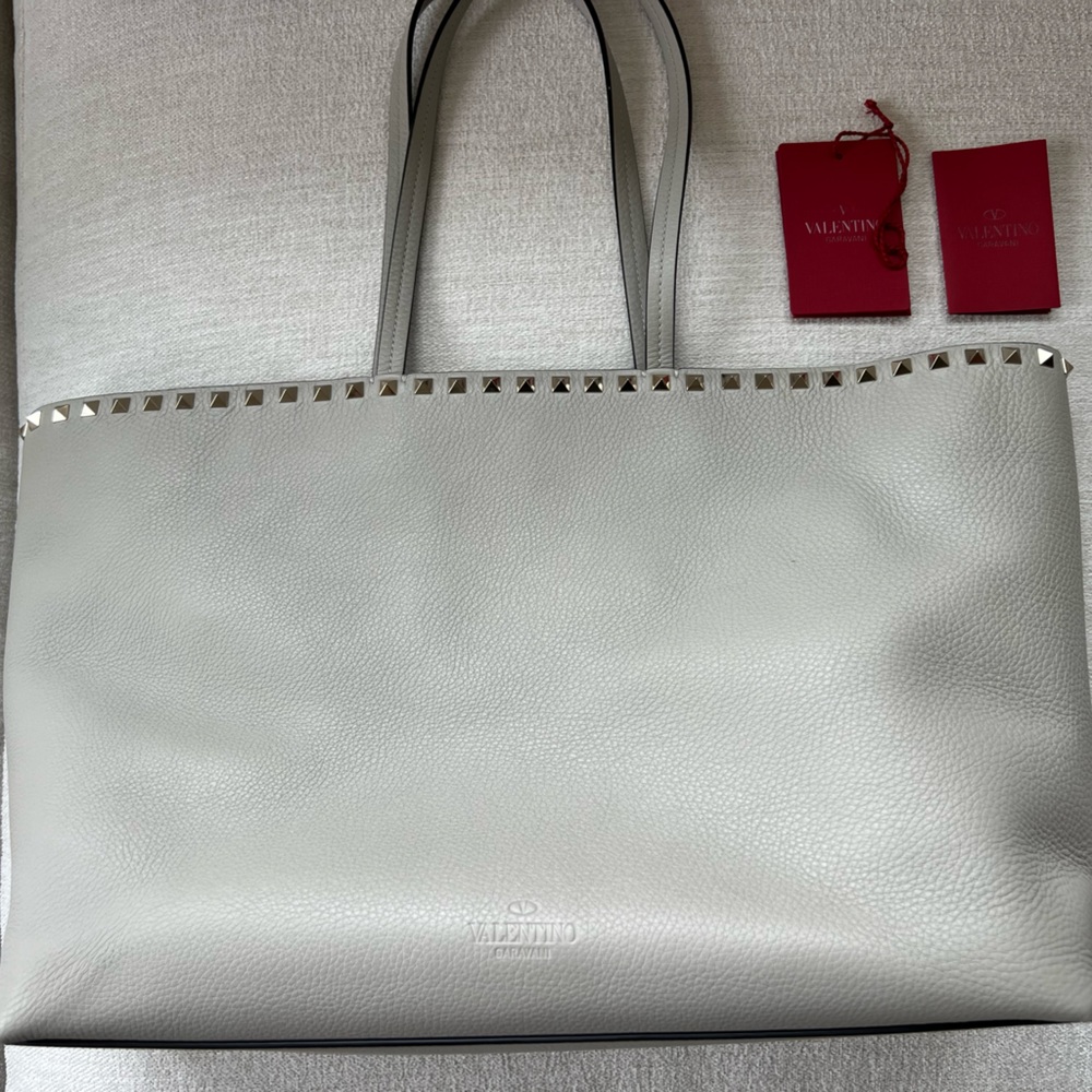 Brand new! Valentino Garavani Rockstud tote bag in grey